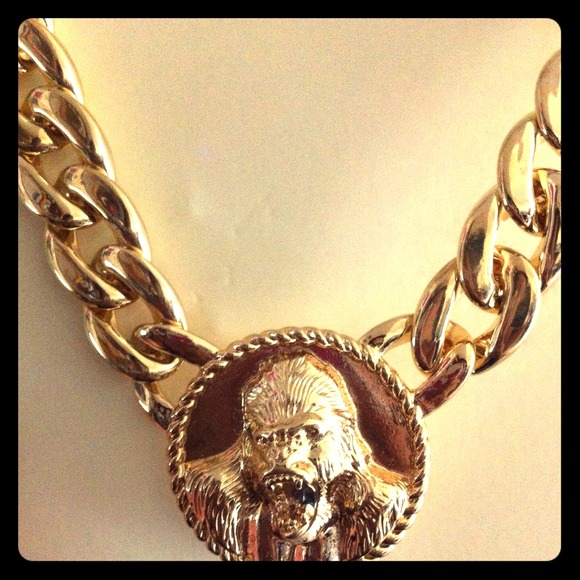 Jewelry - King Kong pendant necklace