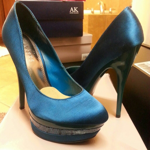 Teal Bakers round toe heels worn 3 times