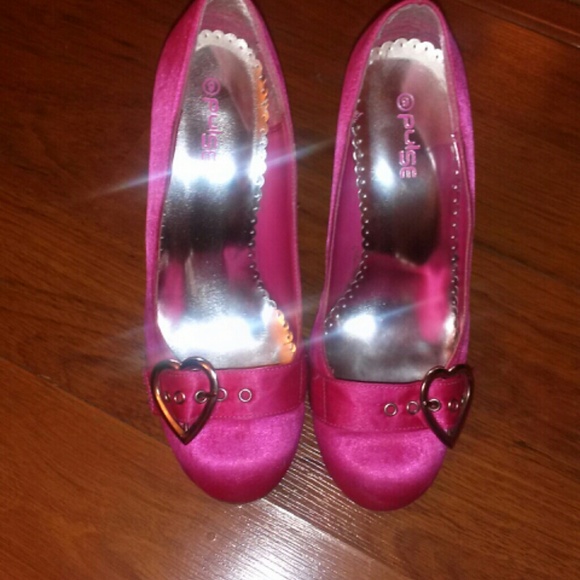 Hot pink pulse heart heels