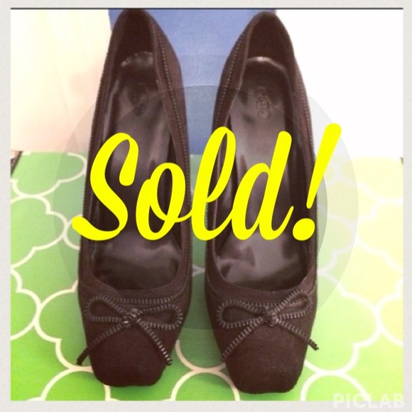 BUNDLED💕Black heels NWOT