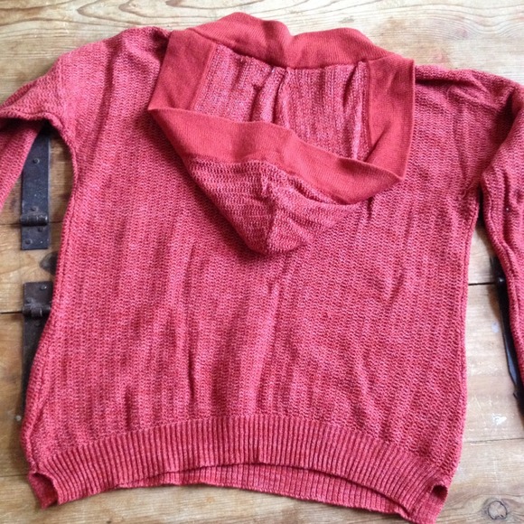 💔SOLD💔🎈3/$15 CLEARANCE SALE🎈Orange sweater - Picture 3 of 3