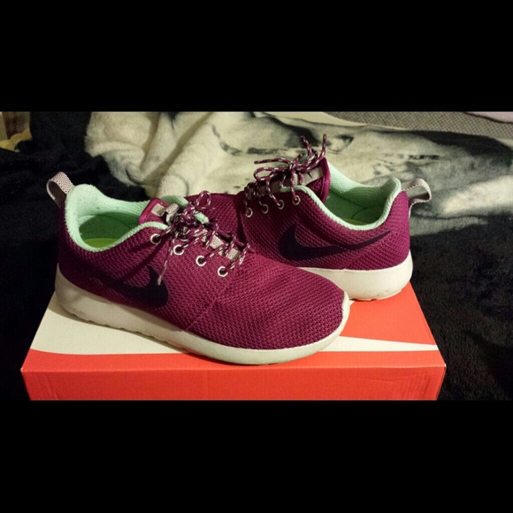 Womens raspberry roshe runs!