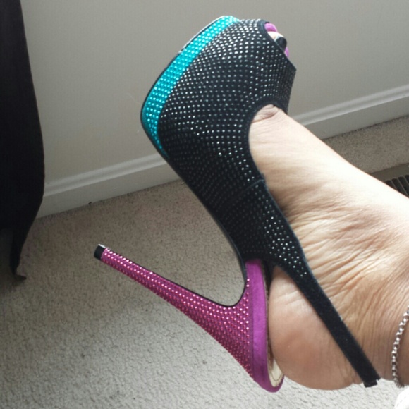 Steve Madden Shoes - Steve madden masquerade :-) REDUCED TODAY ONLY!