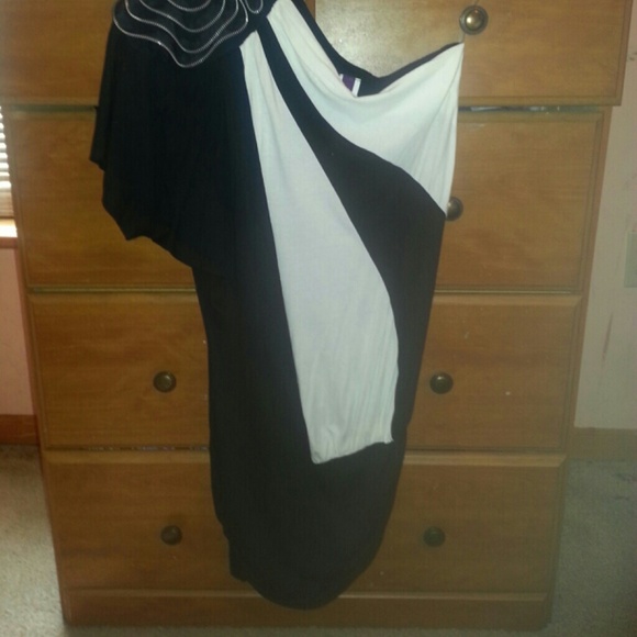 Dress - Picture 2 of 2