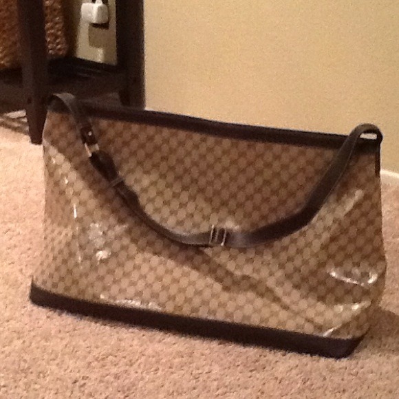 Large Gucci Carry on - Picture 1 of 4