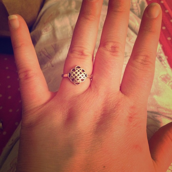 Sterling silver Celtic knot/filigree ring sz10