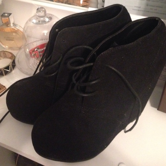 Shoes - Black wedges