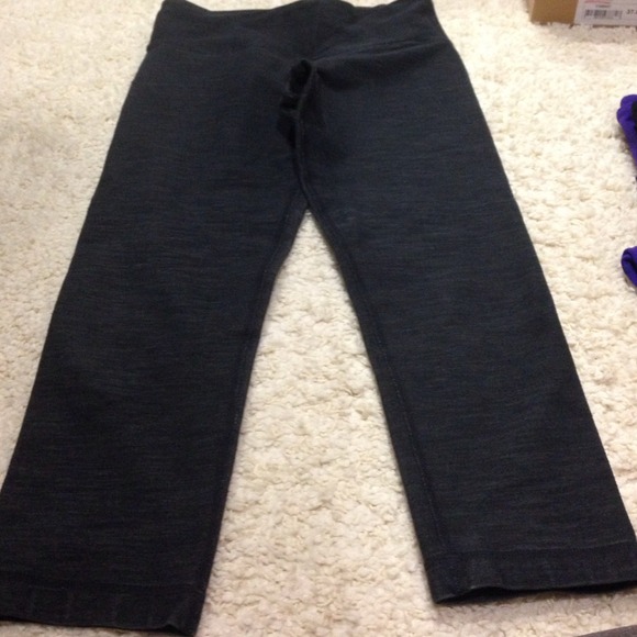 Awesome Denim SE Charcoal gray Wunder Under Crop!