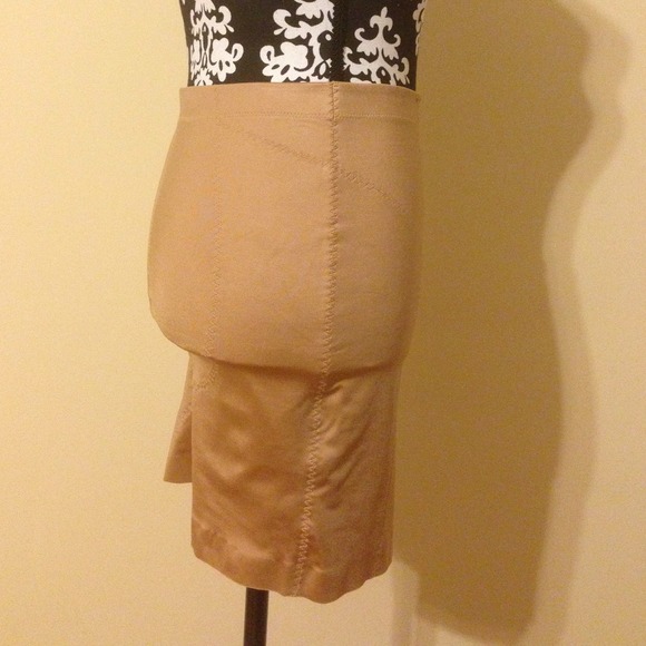 💔SOLD💔NWOT Victoria's Secret Shaping Skirt - Picture 2 of 3