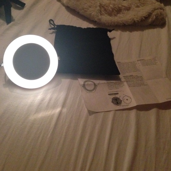 AVON SKINCARE SPECIALIST LIGHT UP MIRROR