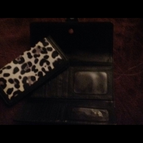 🐾Animal Print Wallet🐾 - Picture 2 of 2
