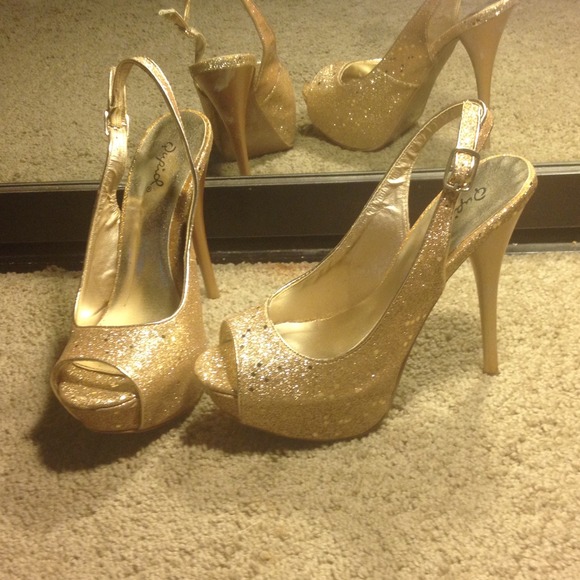 Shoes - Picture 2 of 3