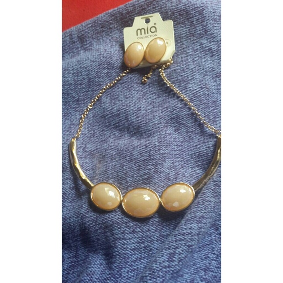 Necklace with earrings