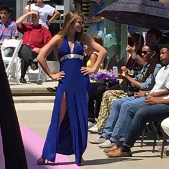 💐🟡Royal Blue Gown - Medium - Picture 3 of 5