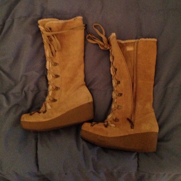 🚫TRADED TO TONI🚫Tall lace-up, zipper close boots