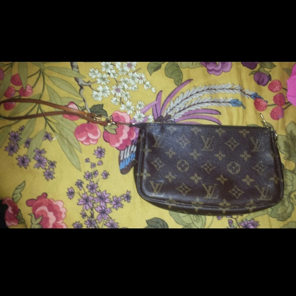 Louis Vuitton Pouchette