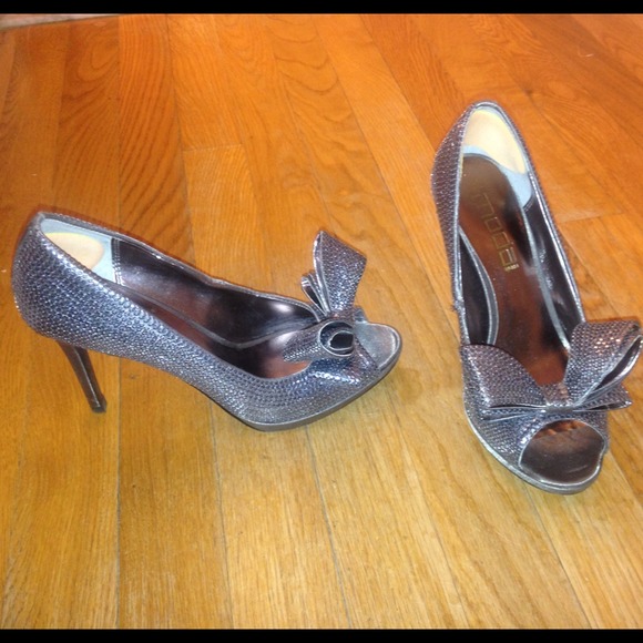Moda Pumps - Picture 3 of 3