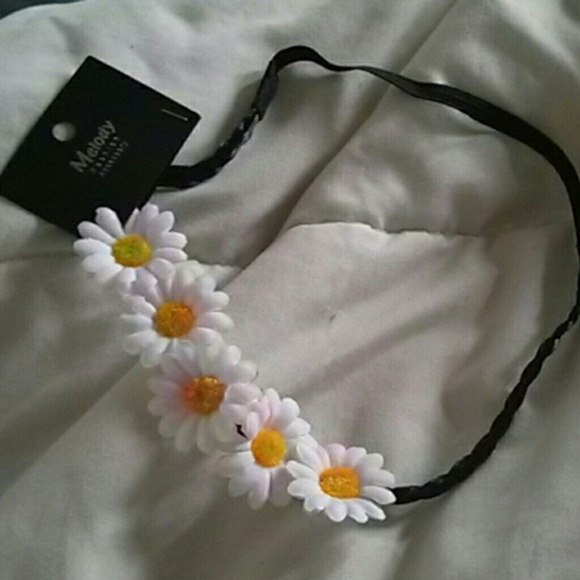 ✨Brand new✨Coachella Braided White Daisy crown