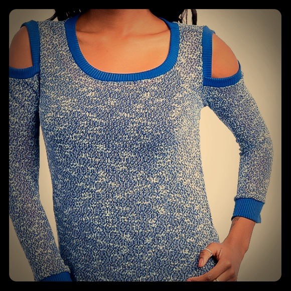 Cold Shoulder Thin Sweater.