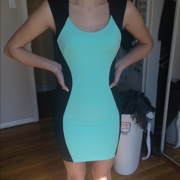 ✂️PRICE CUT✂️ Mint/Black Bodycon Dress - Picture 3 of 4