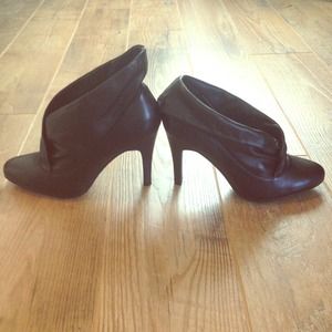 REPORT Black Ankle Bootie with Two Ways to Wear