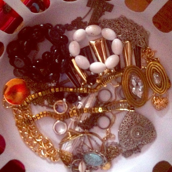 Bundle of jewelry !