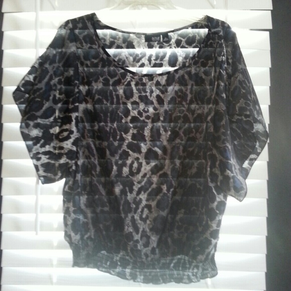 Top - Picture 2 of 2