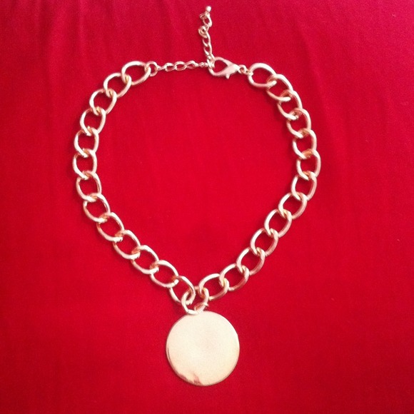Chunky gold necklace