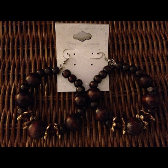 Bundle brown earrings.