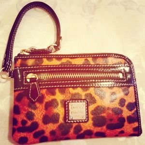 Dooney&Bourke Leopard Multi Function Zip Around