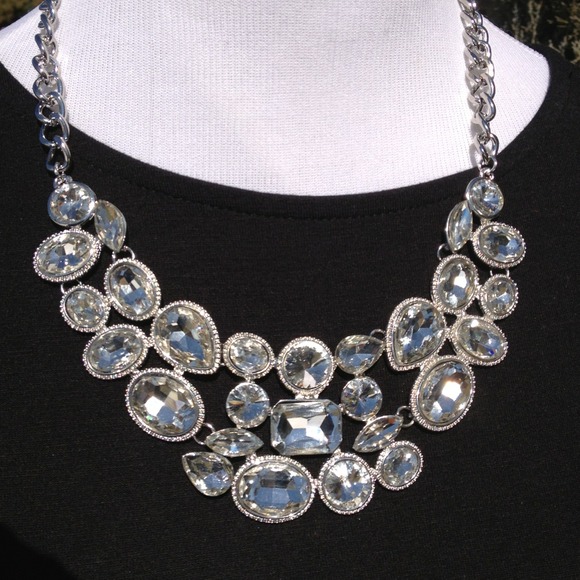 Jewelry - 🎉🎈HOST PICK🎈🎉Super sparkly necklace