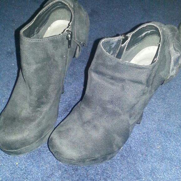 Heels - Picture 2 of 3