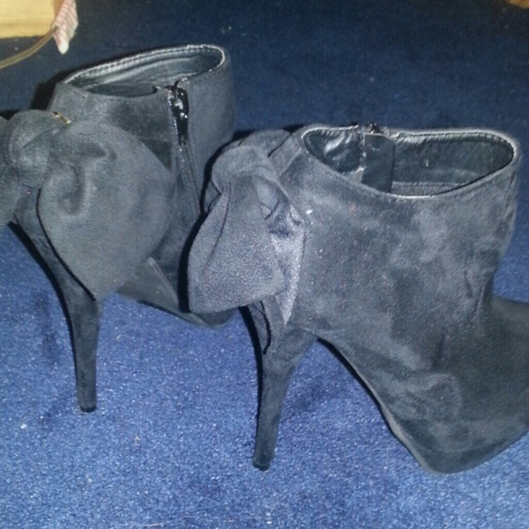 Heels - Picture 3 of 3