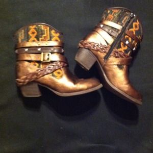 BKE Cowgirl Boots