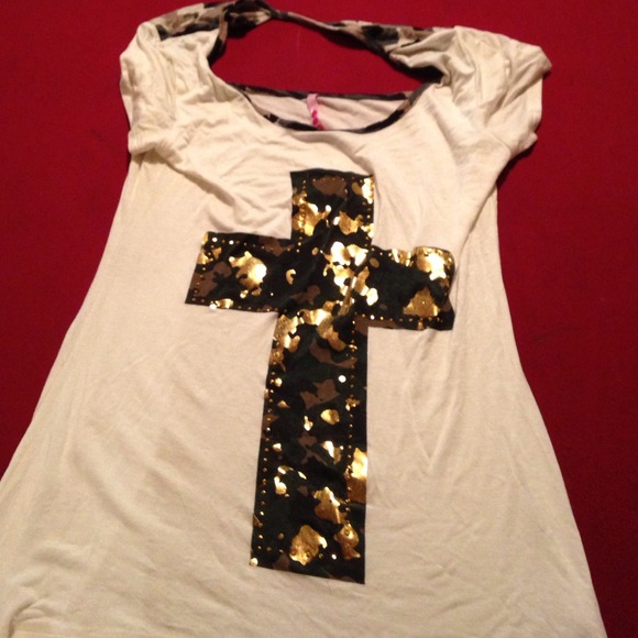 Cross tee
