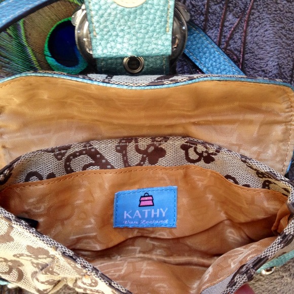 🚫Sold in Bundle🚫 Kathy Van Zeeland clutch - Picture 3 of 4