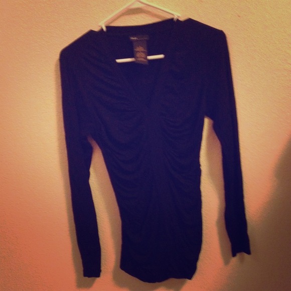 Black front ruched long sleeve.