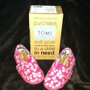 BRAND NEW IN BOX Little girl TOMS