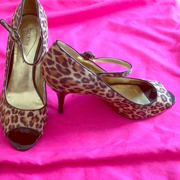 Guess size 9.5 Open toed Pumps.