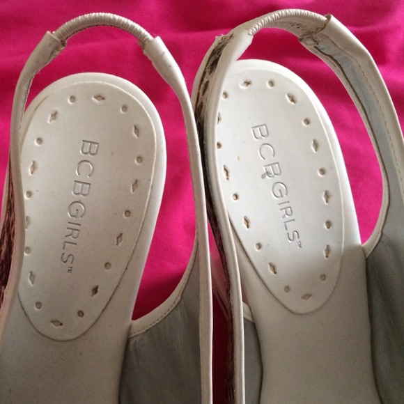 BCBG Girls White/snake print open toe slings. - Picture 4 of 4
