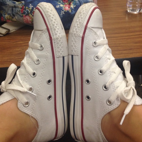 White converse - Picture 2 of 3