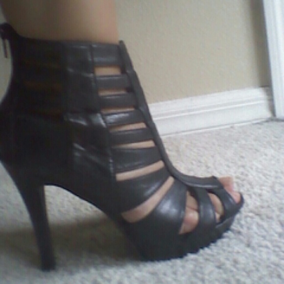 Heels! - Picture 3 of 3
