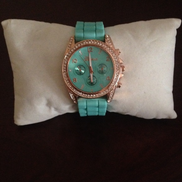 Geneva women's watch - Picture 1 of 4