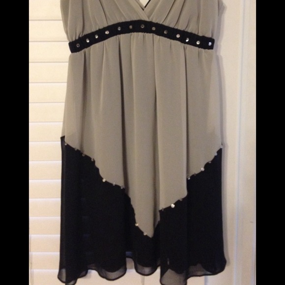 Super Trendy Boutique Style dress Sz 5 - Picture 2 of 4