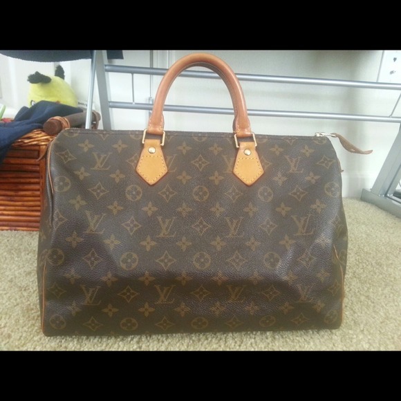 SOLD****Authentic LV Speedy 35*