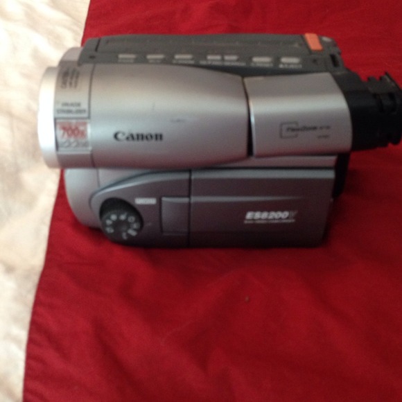 ES8200V 8mm Canon Video Camcorder