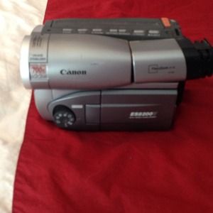 ES8200V 8mm Canon Video Camcorder