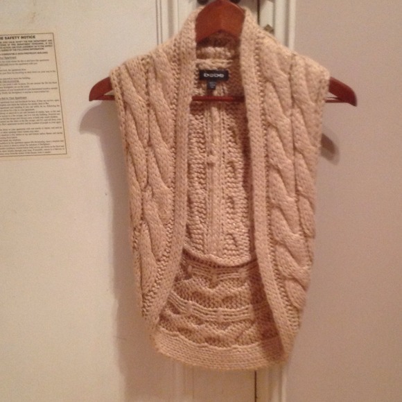 BEBE cable knit sweater vest-NEVER WORN