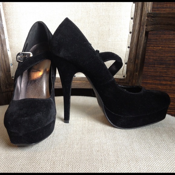 NWOT Black Velvet 5" heels pumps with straps.