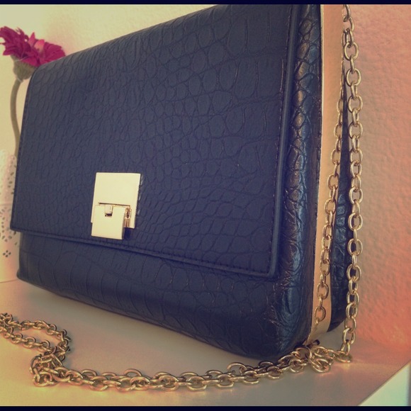 🔴SOLD 🔴vinted Edgy black bag💕